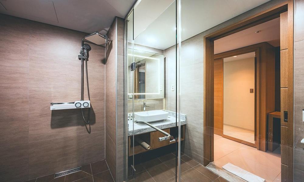 Wonju City Hotel Hyeoksin Exterior photo