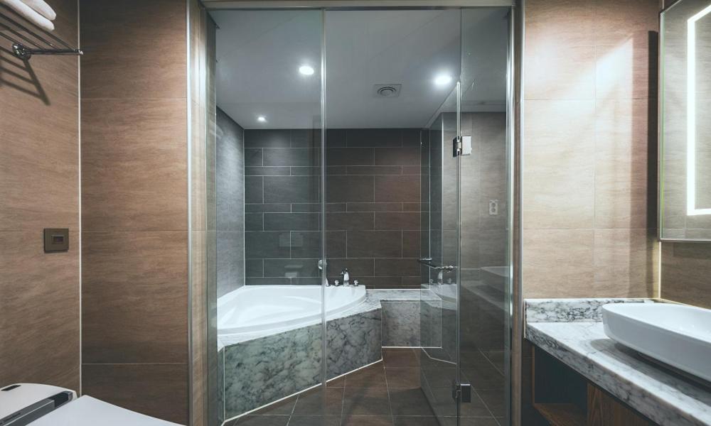 Wonju City Hotel Hyeoksin Exterior photo