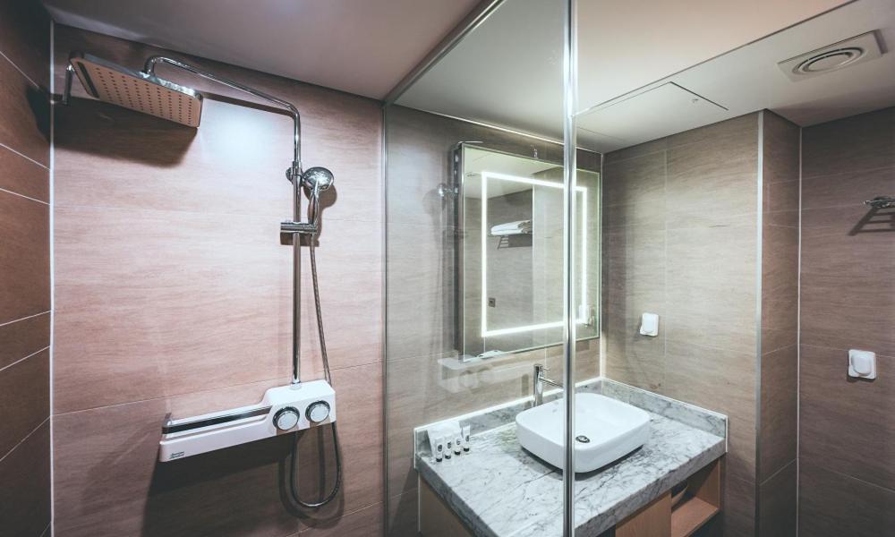 Wonju City Hotel Hyeoksin Exterior photo